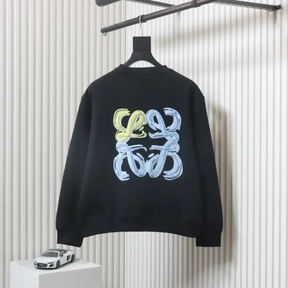L0  Round Neck Sweatshirt With Dotted Letter Pattern