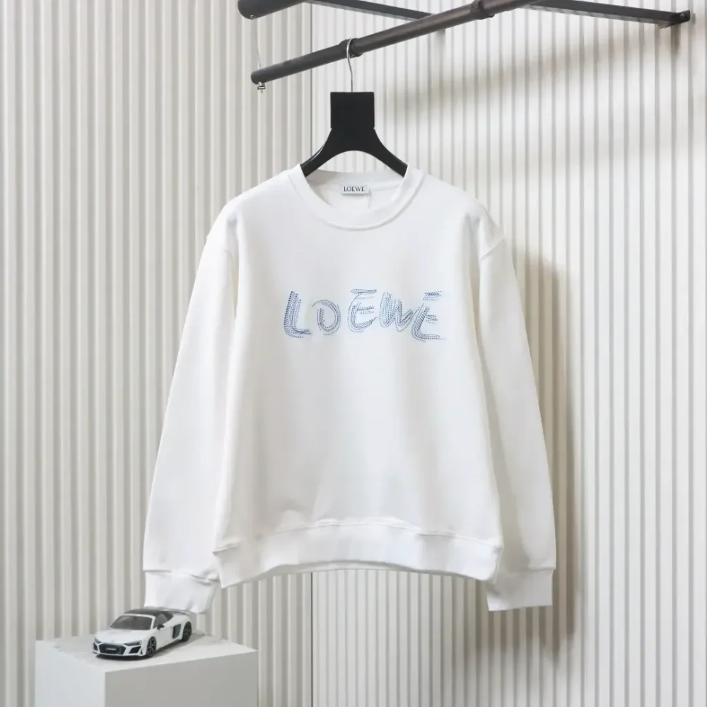 L0  Round Neck Sweatshirt With Dotted Letter Pattern - Image 12