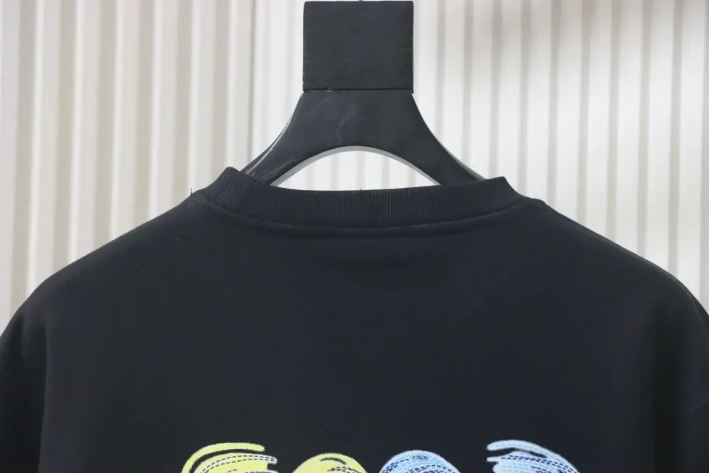 L0  Round Neck Sweatshirt With Dotted Letter Pattern - Image 4