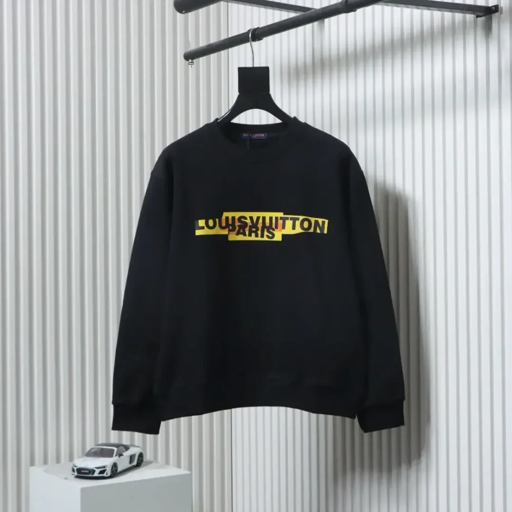 LU Crew neck sweatshirt with band print - Image 12