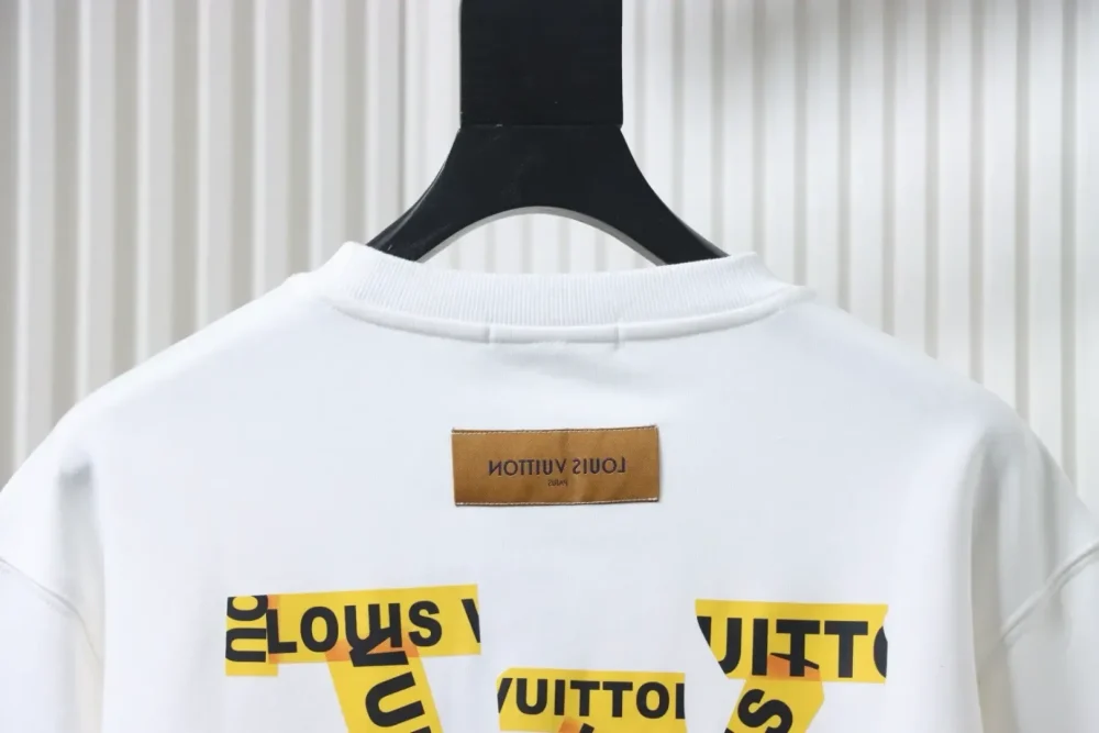 LU Crew neck sweatshirt with band print - Image 4
