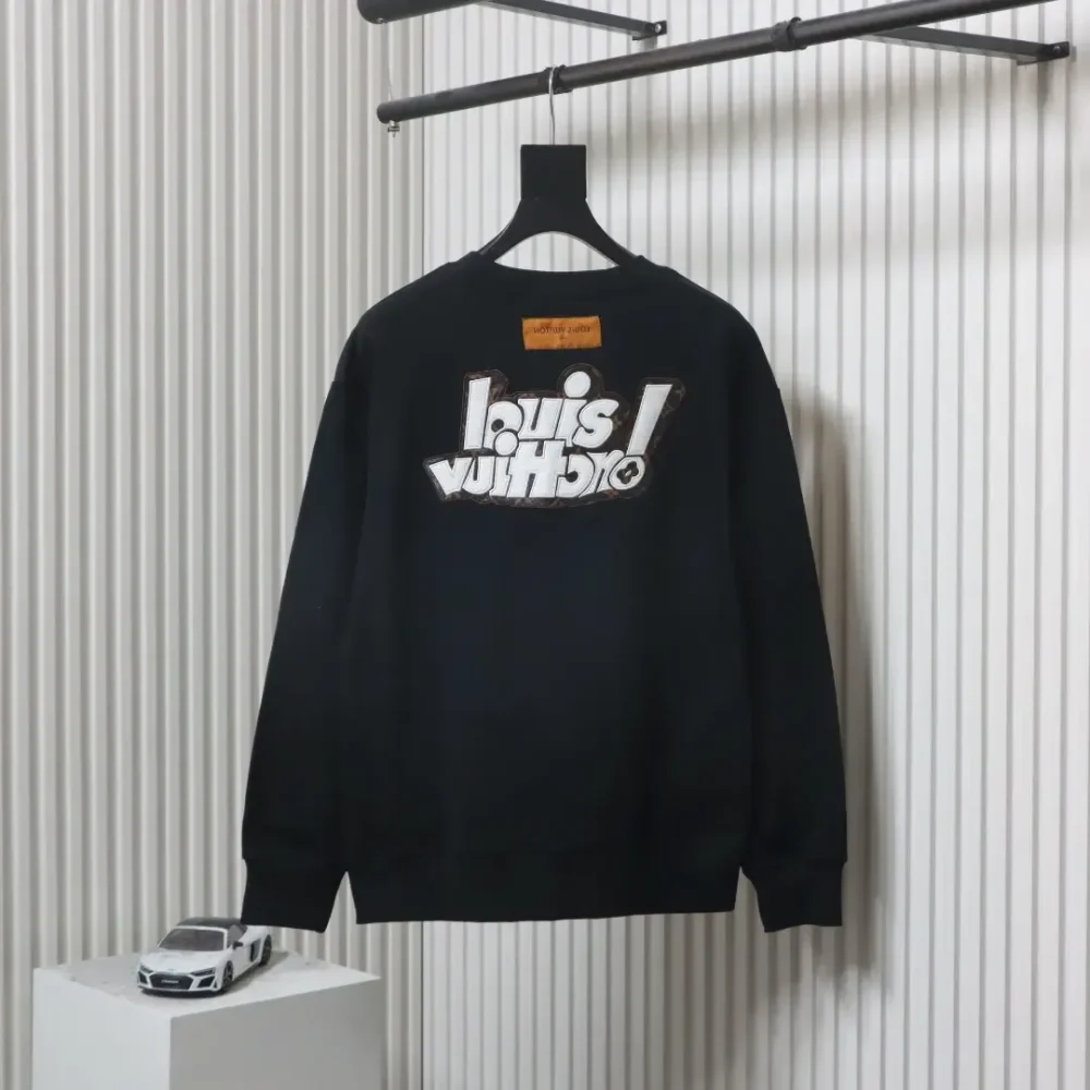 LU Crew neck sweatshirt with embroidered leather label and letters - Image 2