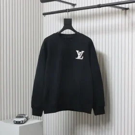 LU Crew neck sweatshirt with embroidered leather label and letters