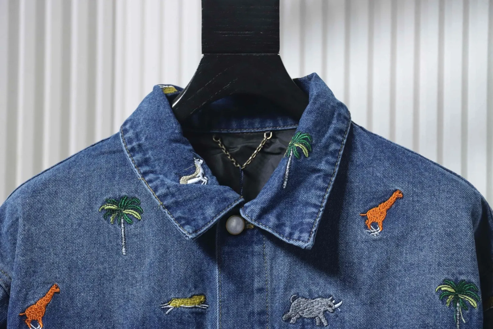 LU Denim Jacket With Animal Embroidery - Image 3
