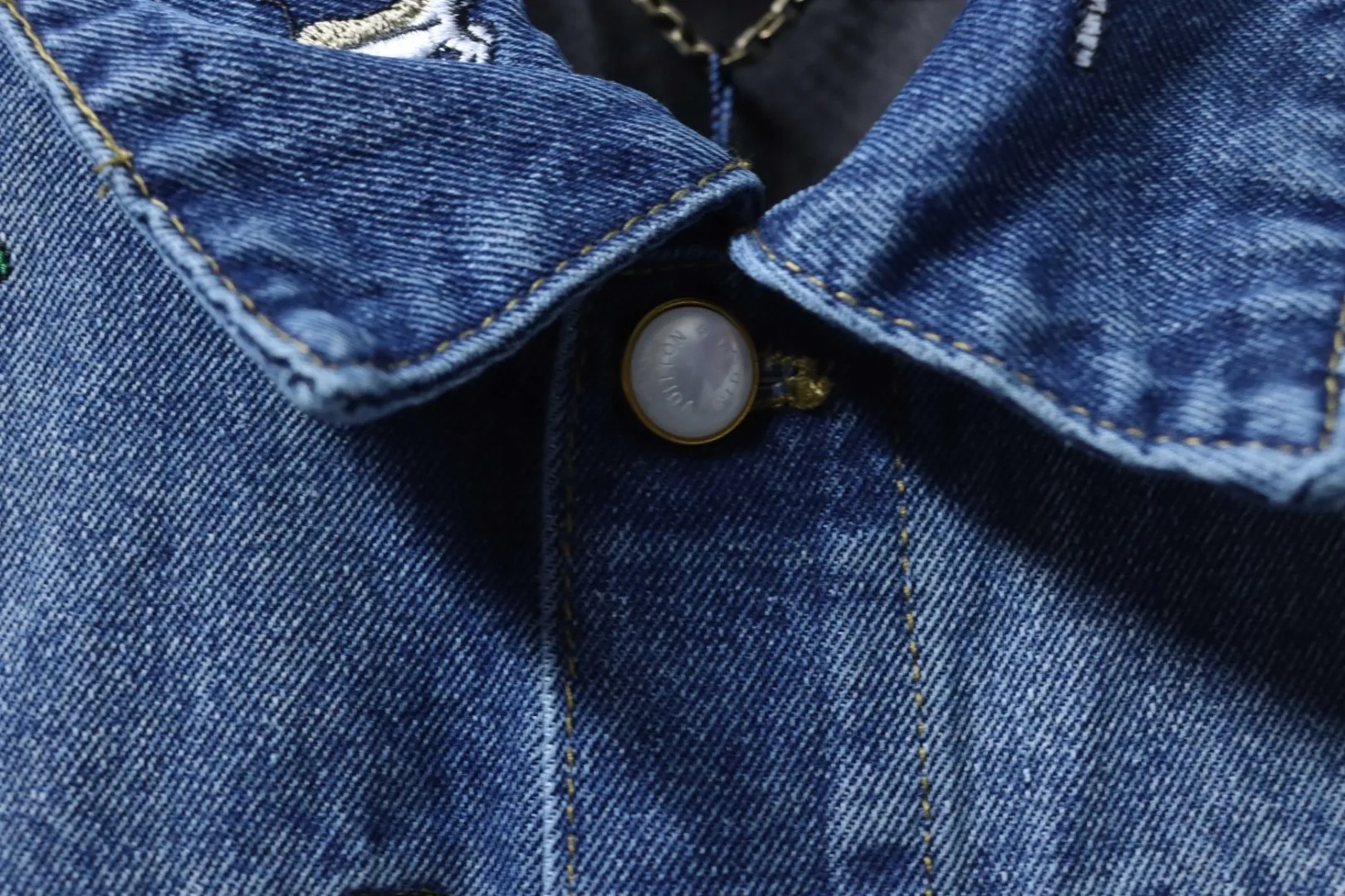 LU Denim Jacket With Animal Embroidery - Image 6