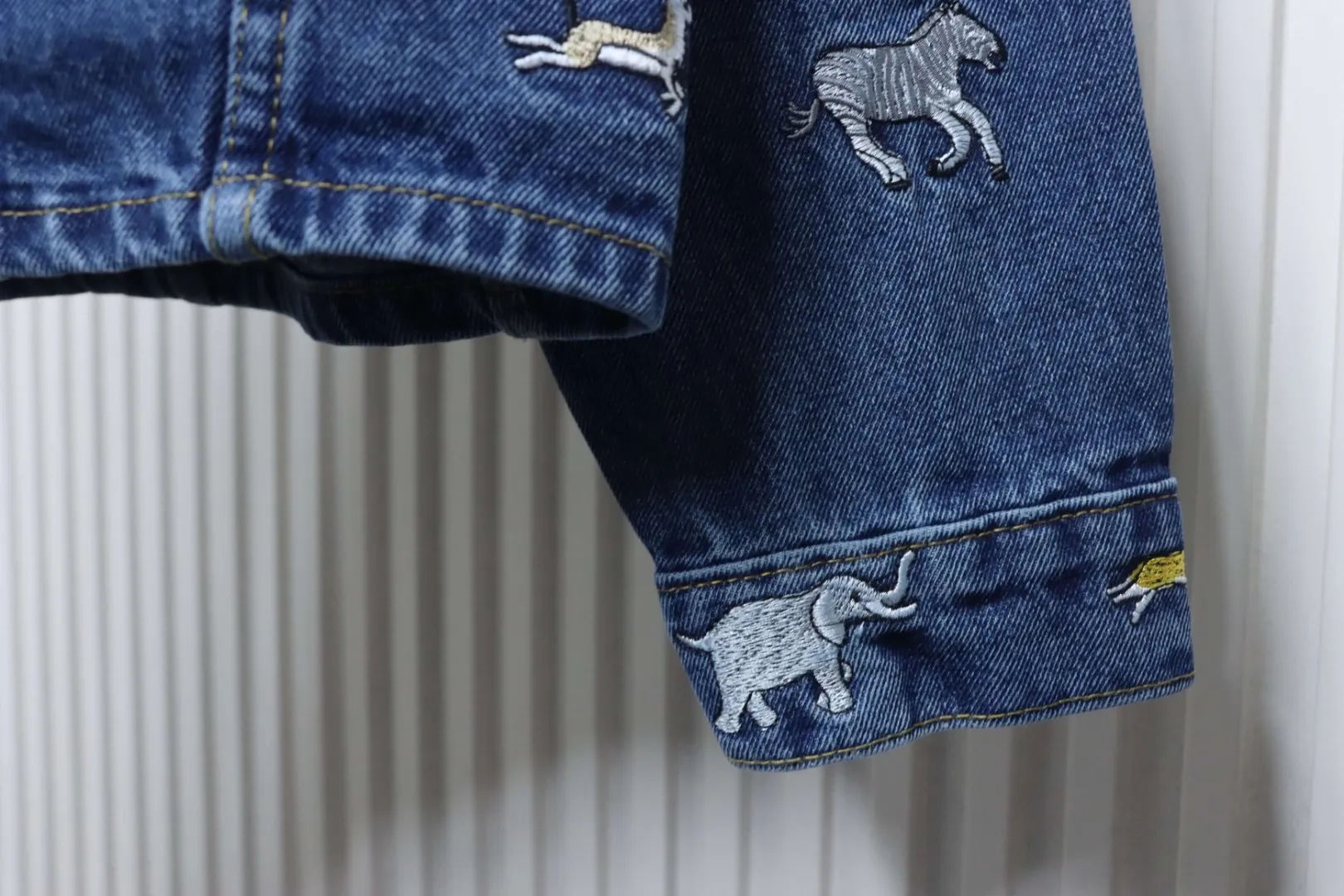 LU Denim Jacket With Animal Embroidery - Image 8