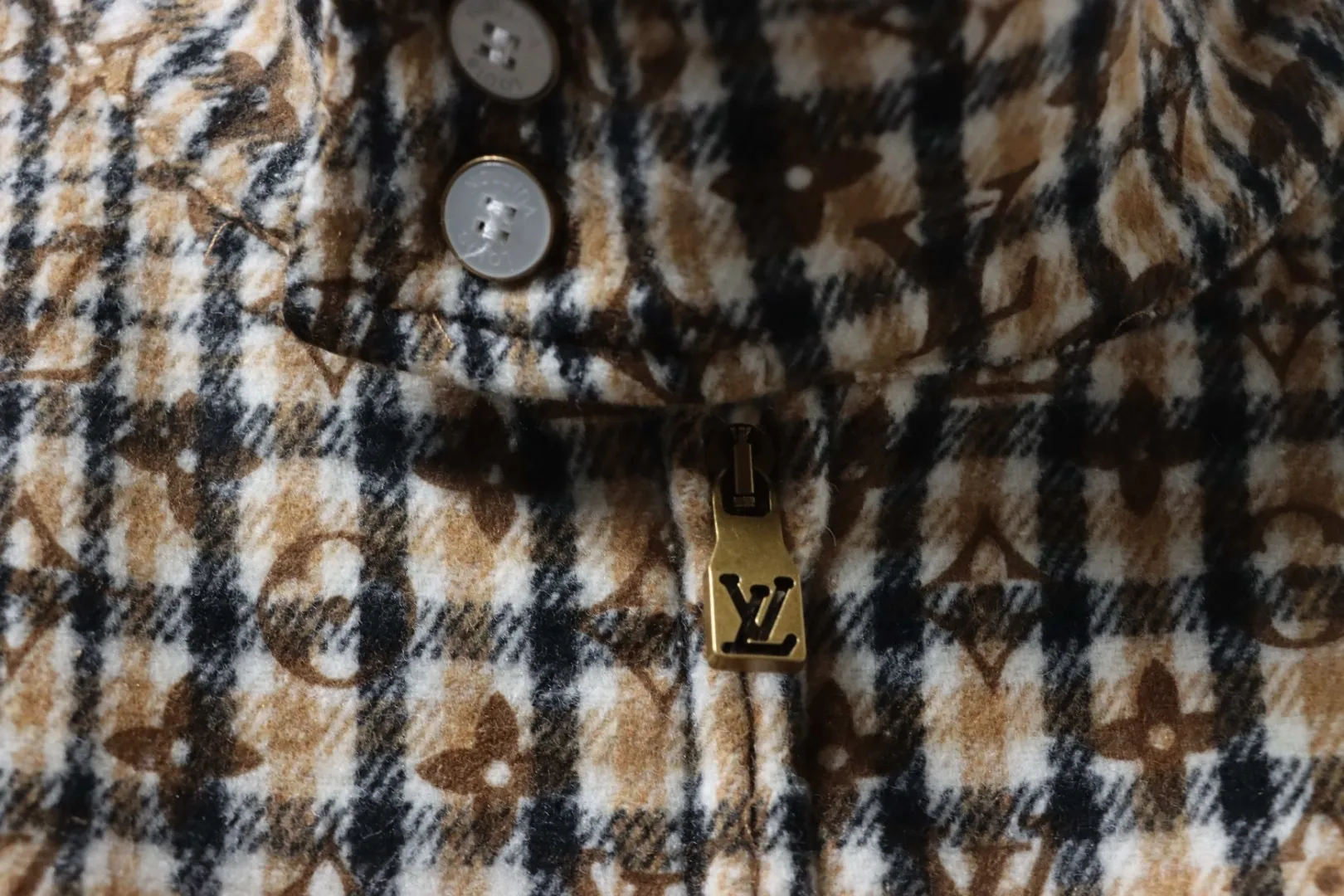 LU Jacket With Embroidered Badge And All-Over Monogram Check Pattern - Image 5