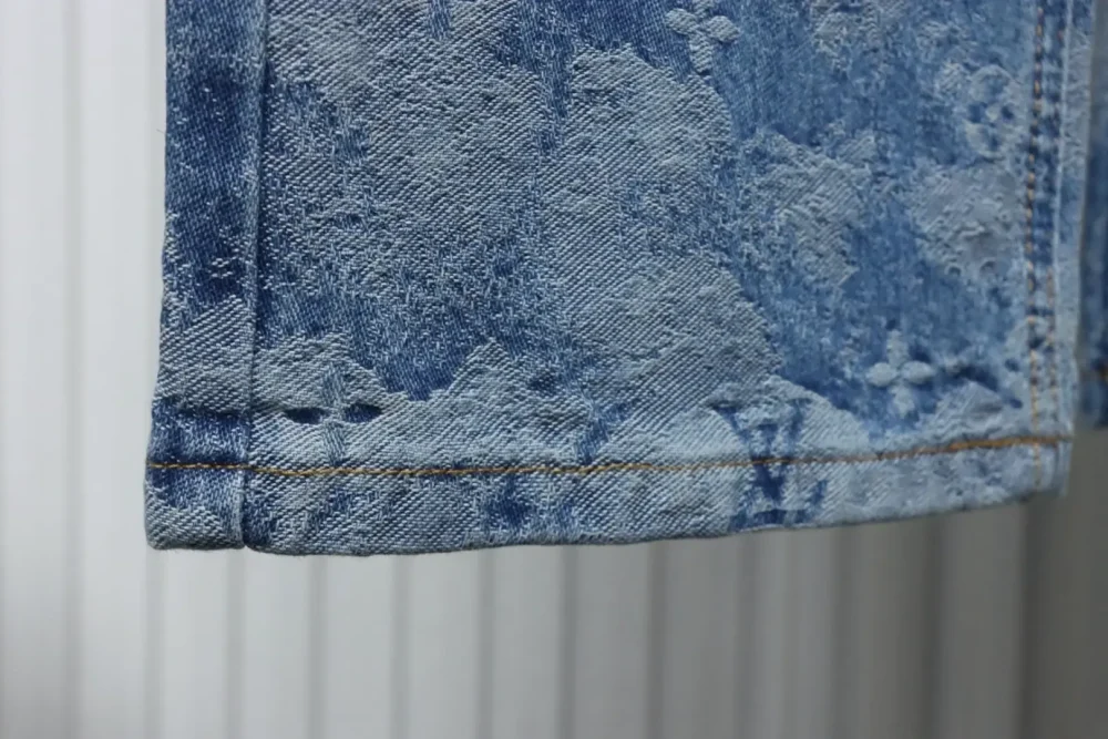 LU Jacquard Jeans With Cloud Print - Image 6