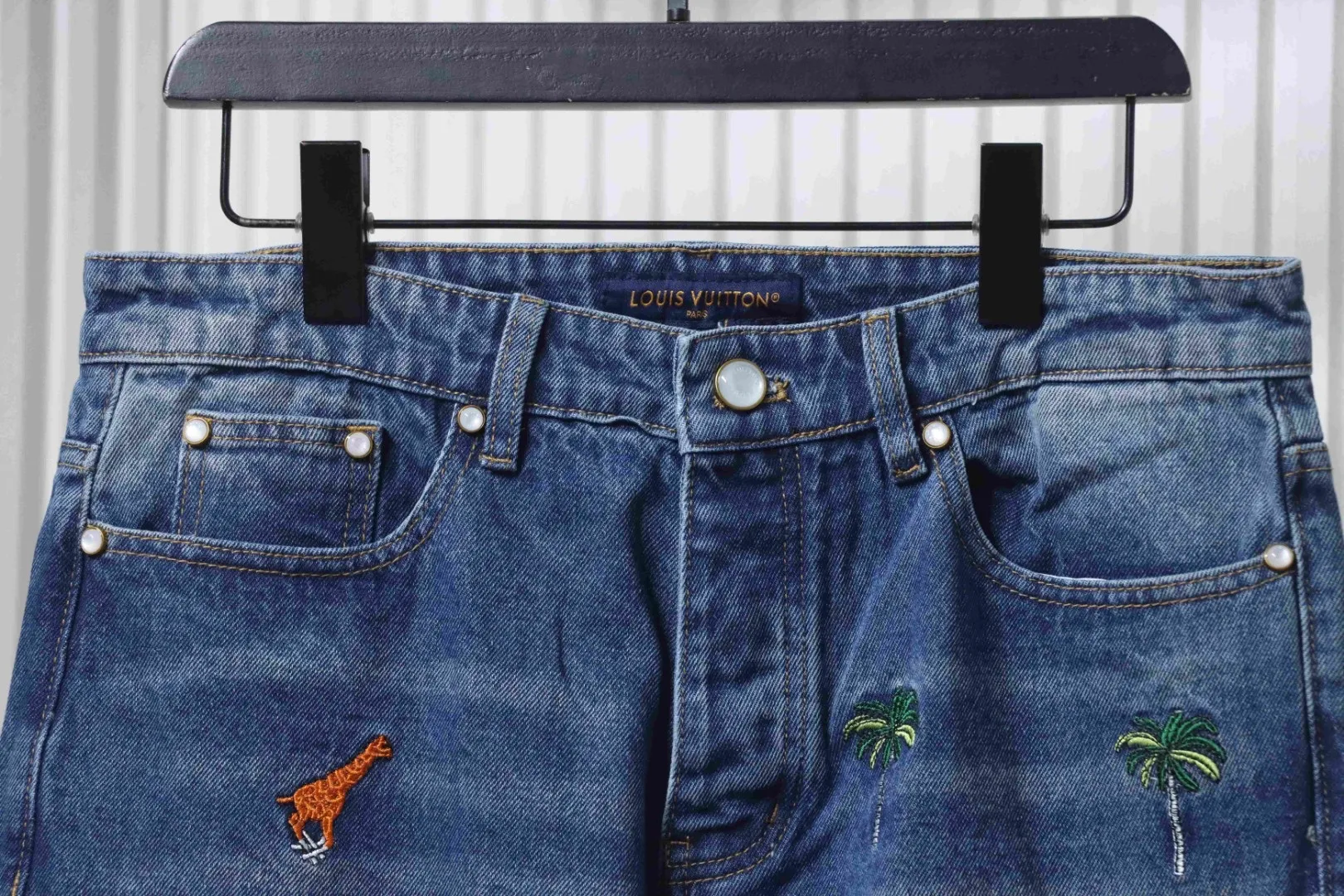 LU Jeans With Animal Embroidery - Image 3