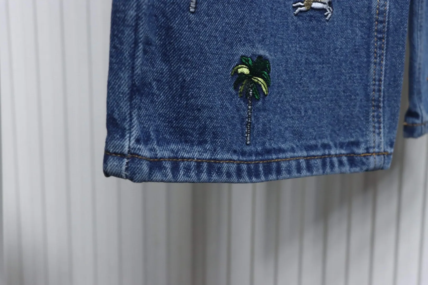 LU Jeans With Animal Embroidery - Image 5