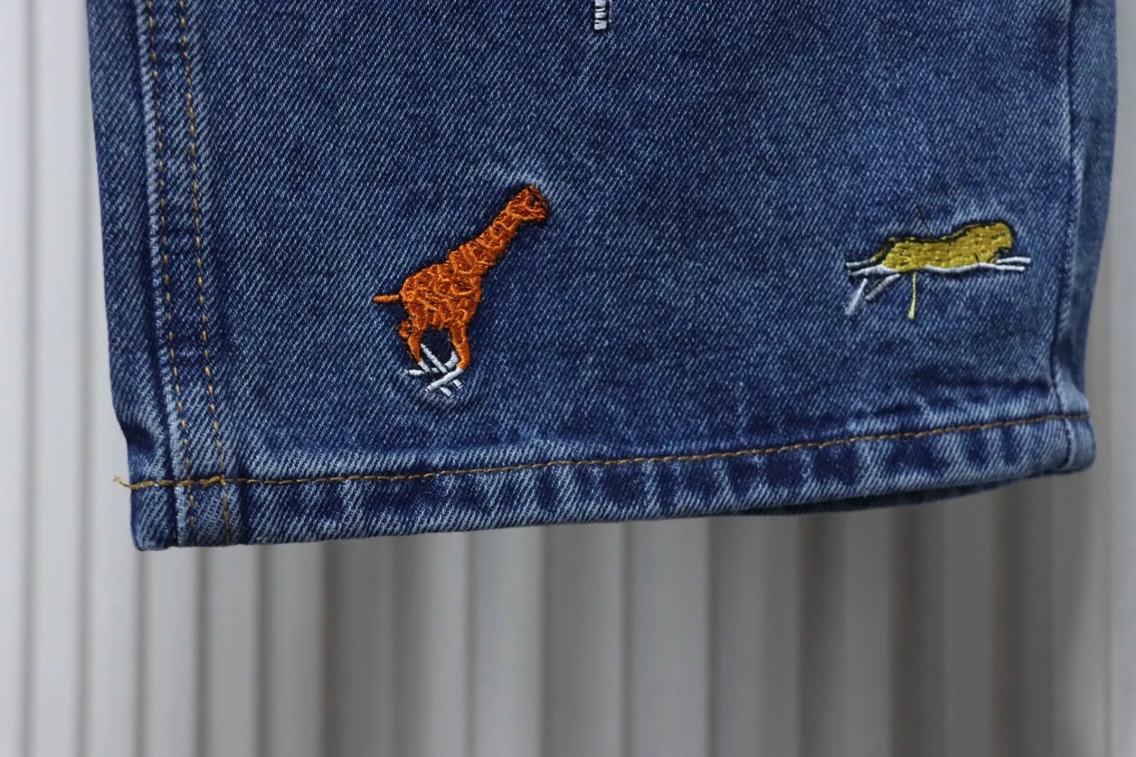 LU Jeans With Animal Embroidery - Image 6