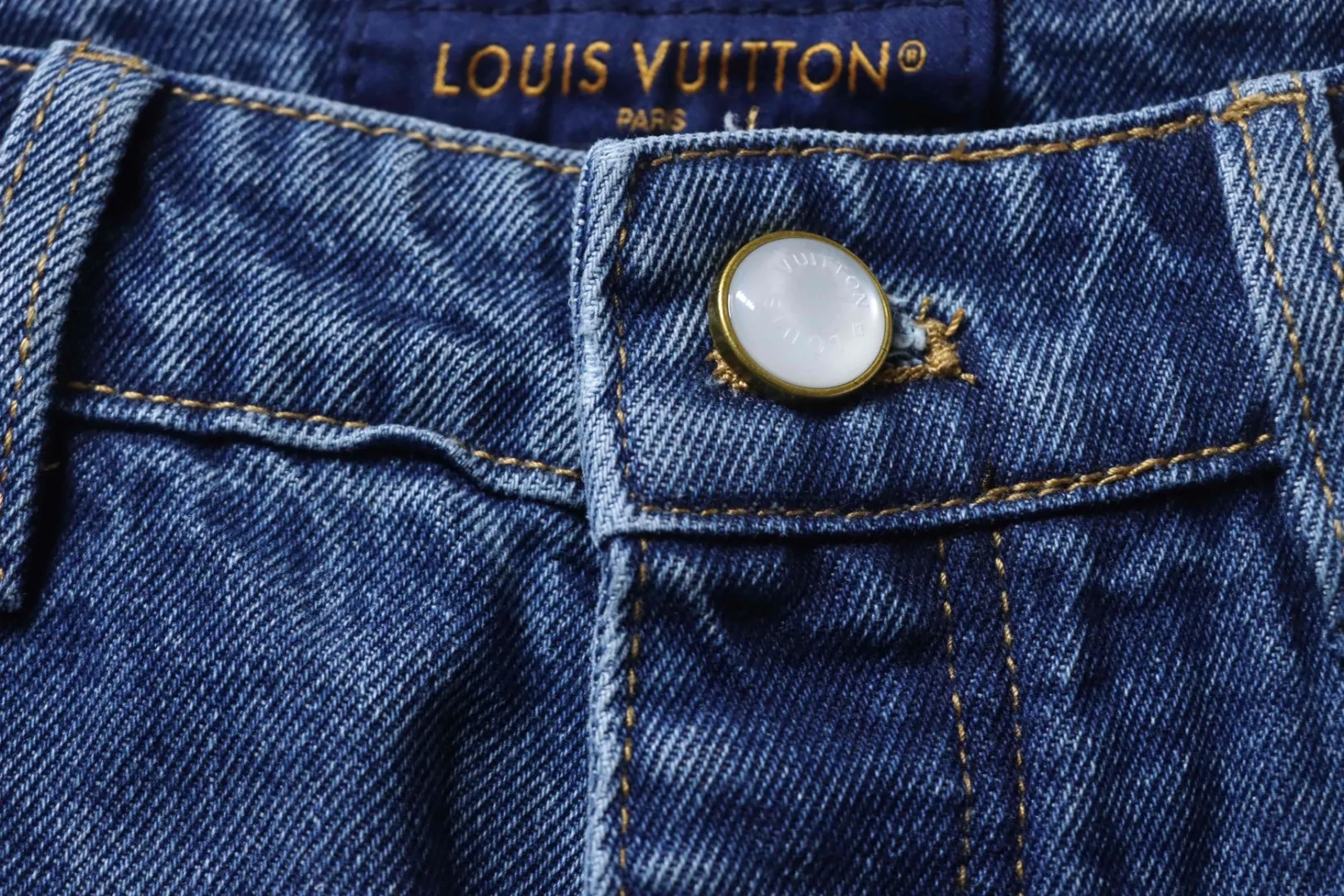 LU Jeans With Animal Embroidery - Image 7