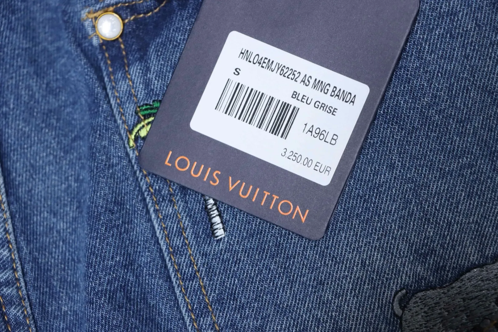 LU Jeans With Animal Embroidery - Image 9