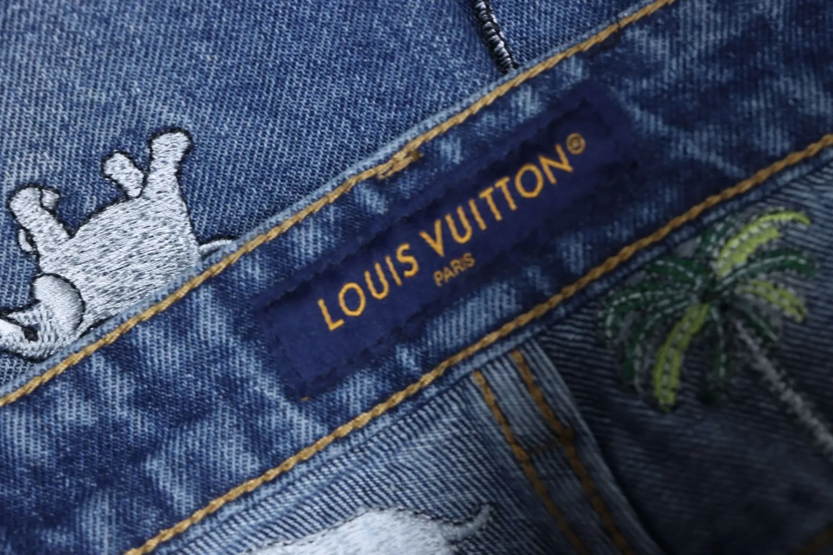 LU Jeans With Animal Embroidery - Image 10