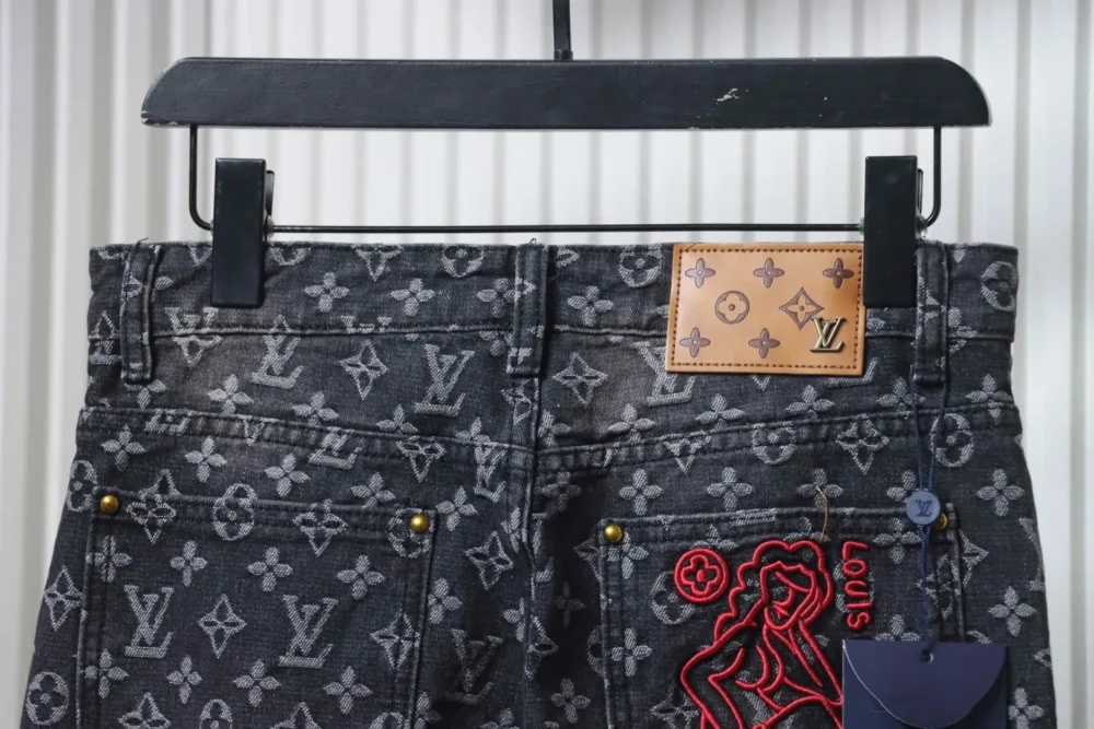 LU Ripped Jeans With Full Print XXL - Image 4