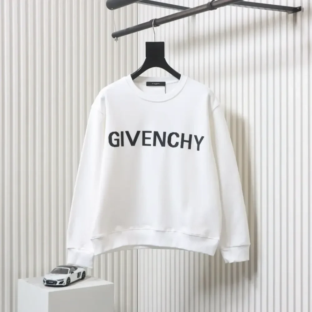 LU Round-Neck Sweatshirt With Mosaic Lettering - Image 11