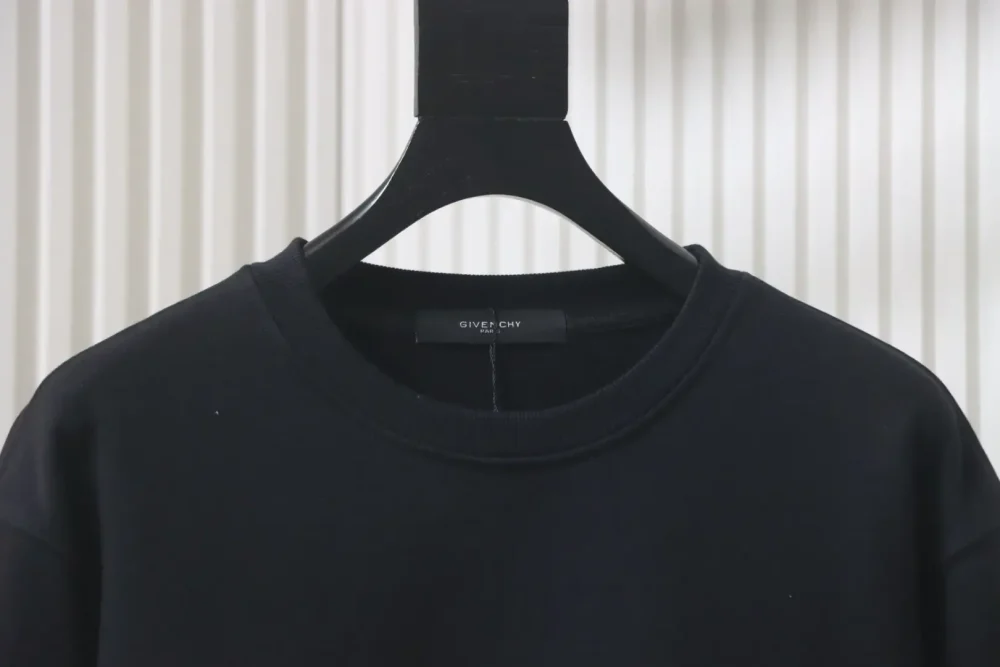 LU Round-Neck Sweatshirt With Mosaic Lettering - Image 3