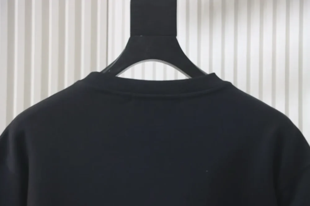 LU Round-Neck Sweatshirt With Mosaic Lettering - Image 4