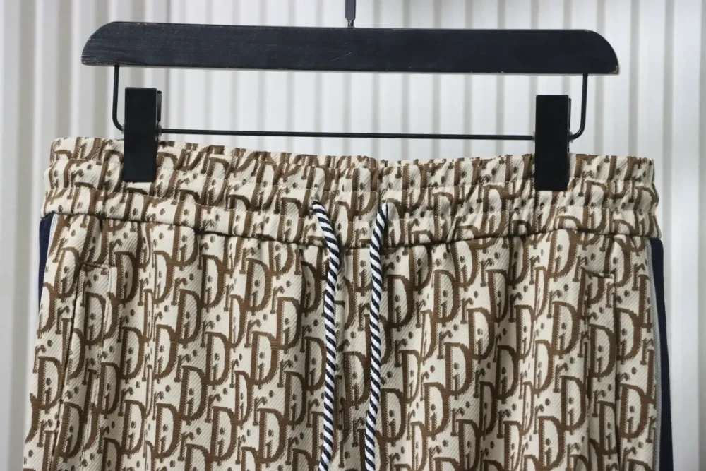 LU Trousers With Full-Length Jacquard Side Fabric - Image 3