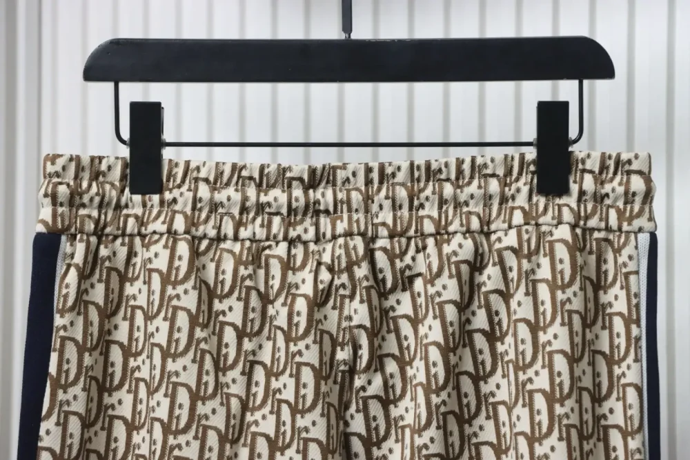 LU Trousers With Full-Length Jacquard Side Fabric - Image 4