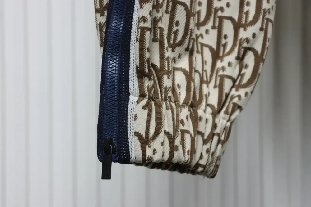 LU Trousers With Full-Length Jacquard Side Fabric - Image 6