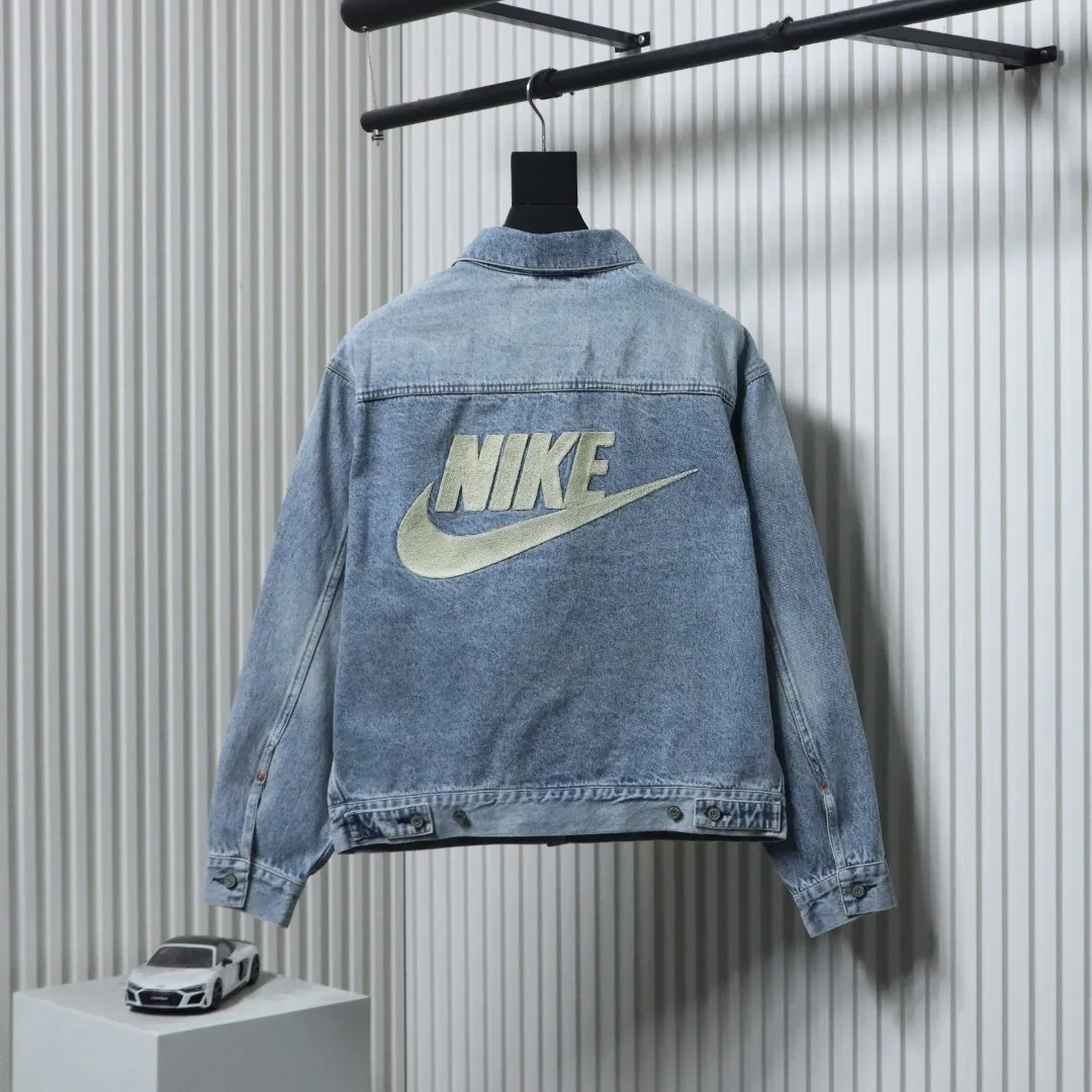 Levi’S X Nike Loose Casual Denim Jacket With Button And Double Pocket, Logo And Comfortable Lapel - Image 2