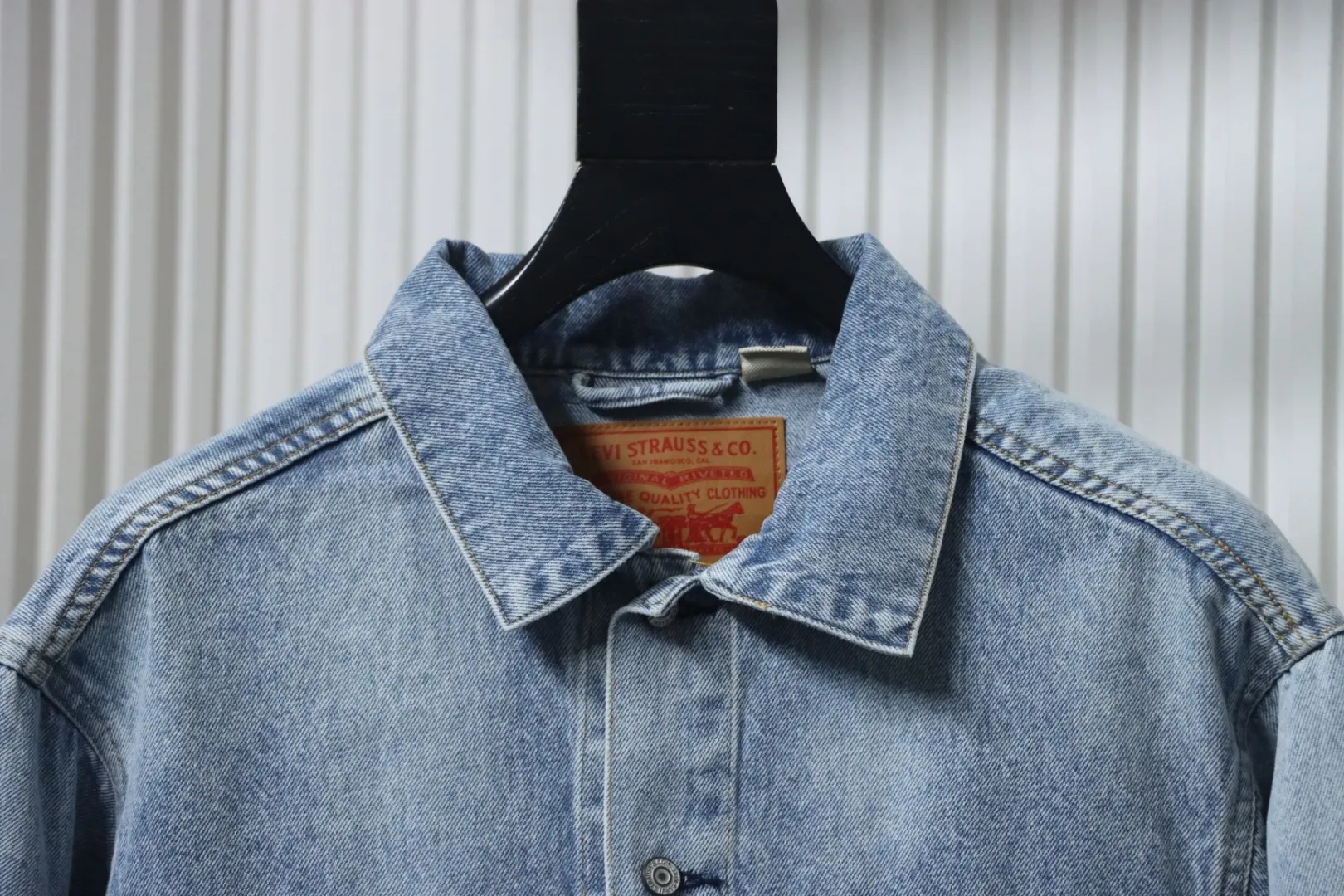 Levi’S X Nike Loose Casual Denim Jacket With Button And Double Pocket, Logo And Comfortable Lapel - Image 3