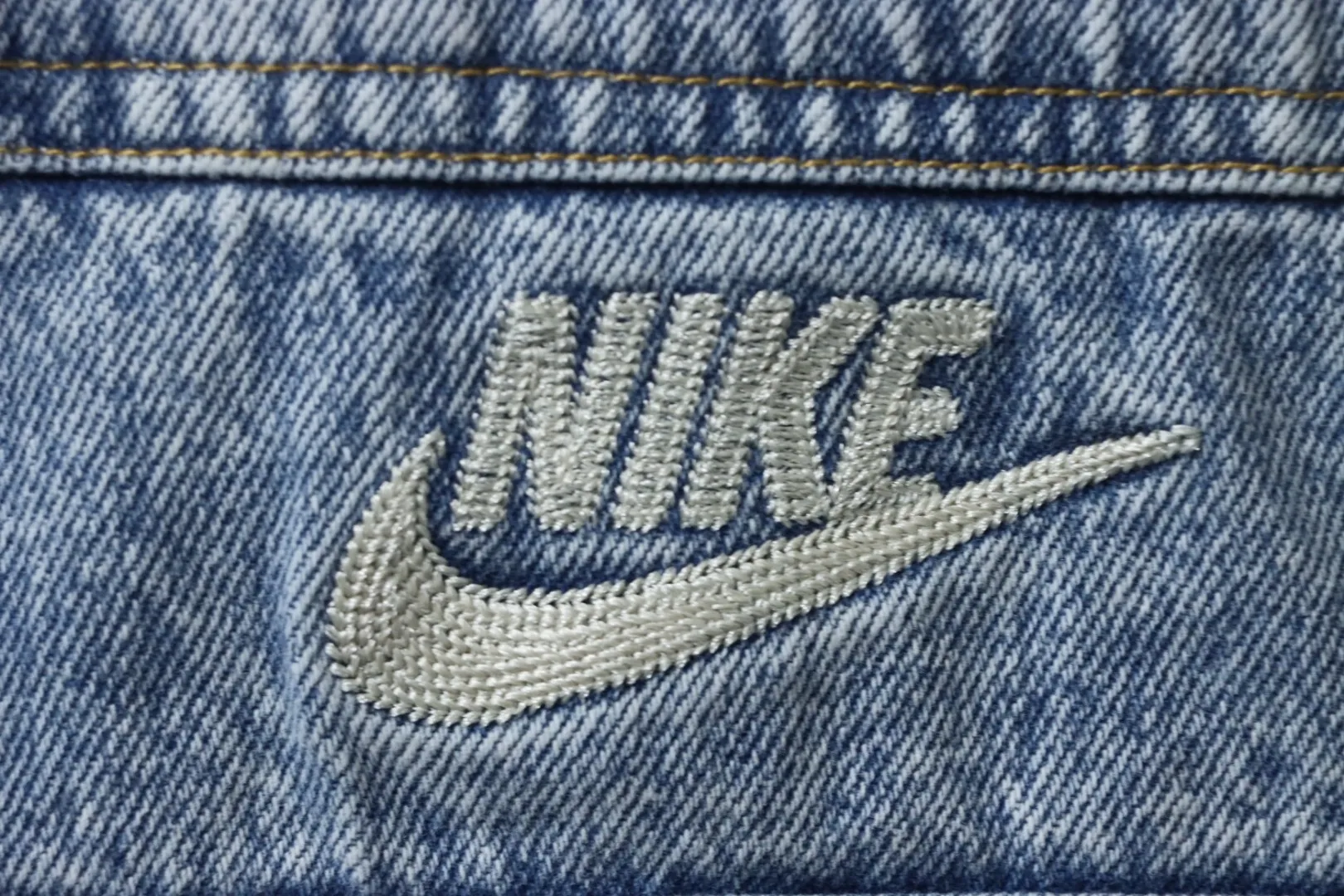 Levi’S X Nike Loose Casual Denim Jacket With Button And Double Pocket, Logo And Comfortable Lapel - Image 5