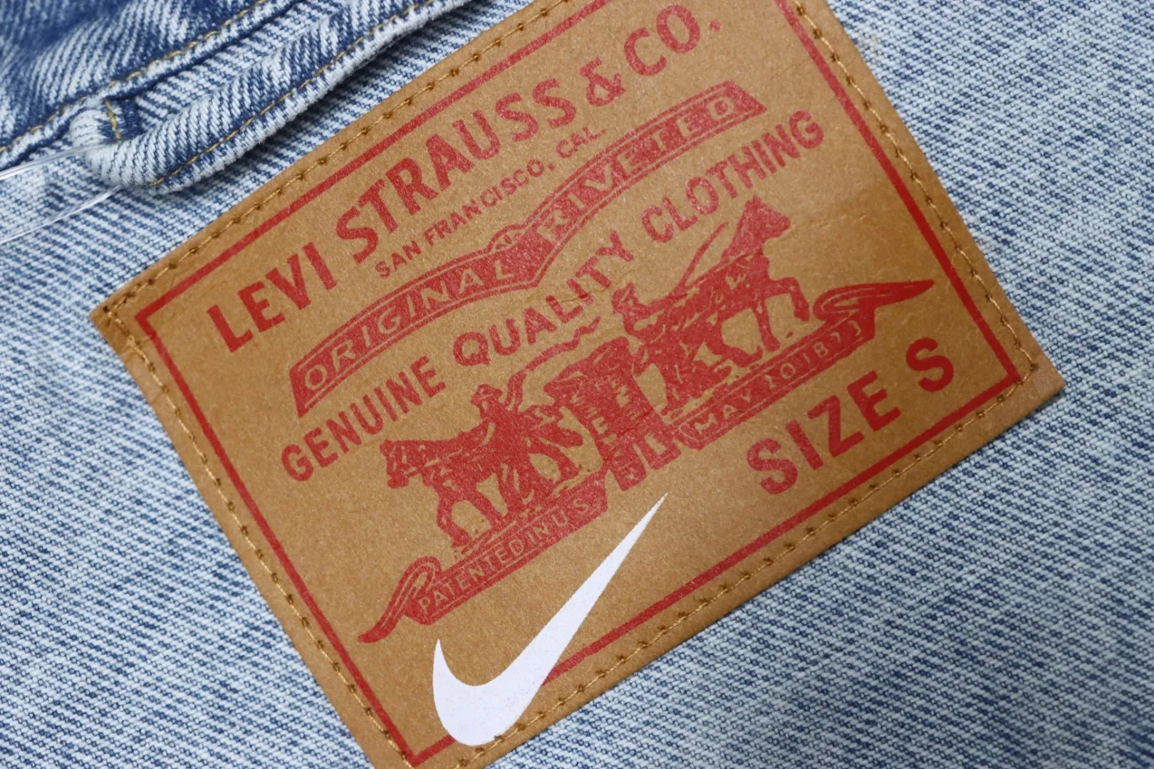Levi’S X Nike Loose Casual Denim Jacket With Button And Double Pocket, Logo And Comfortable Lapel - Image 6