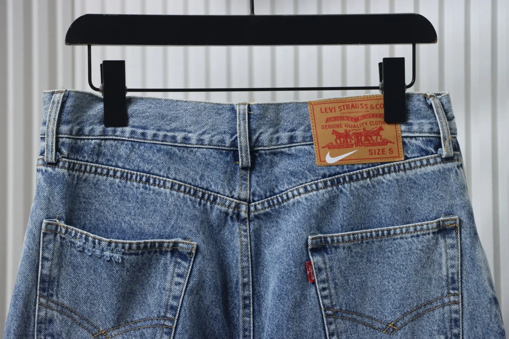Levi’S X Nike Loose Fitting Jeans With Ribbed Trim Snap Buttons And Lettering Patch - Image 4