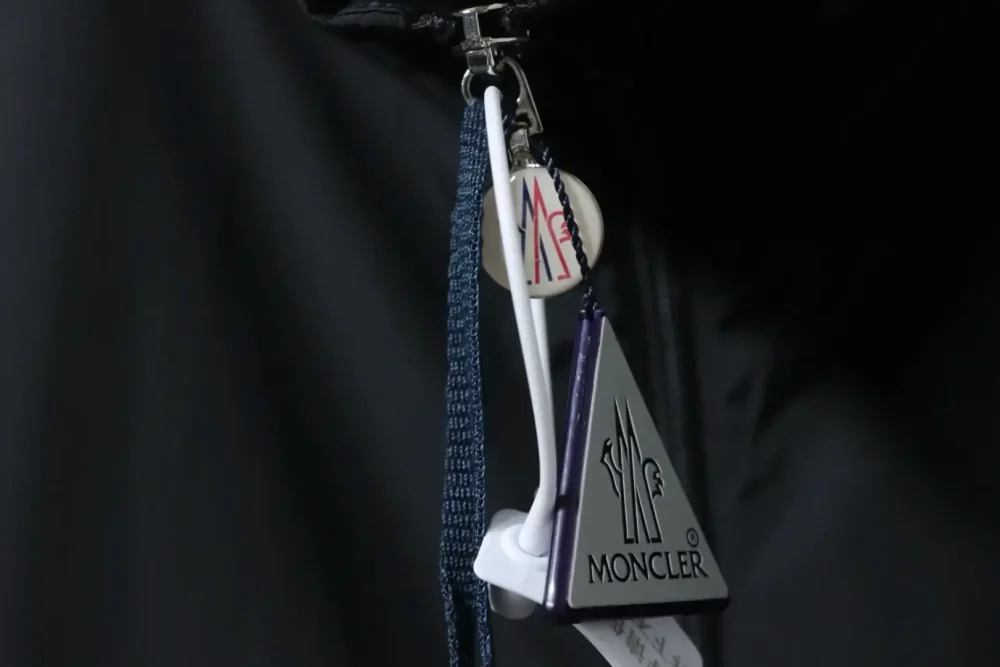 Nylon Jacket With Zip Pockets And Cuffs - Image 12