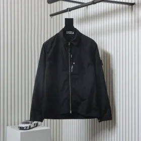 SI Plain jacket with logo patch on the lapel and one pocket as well as zip closure XXL