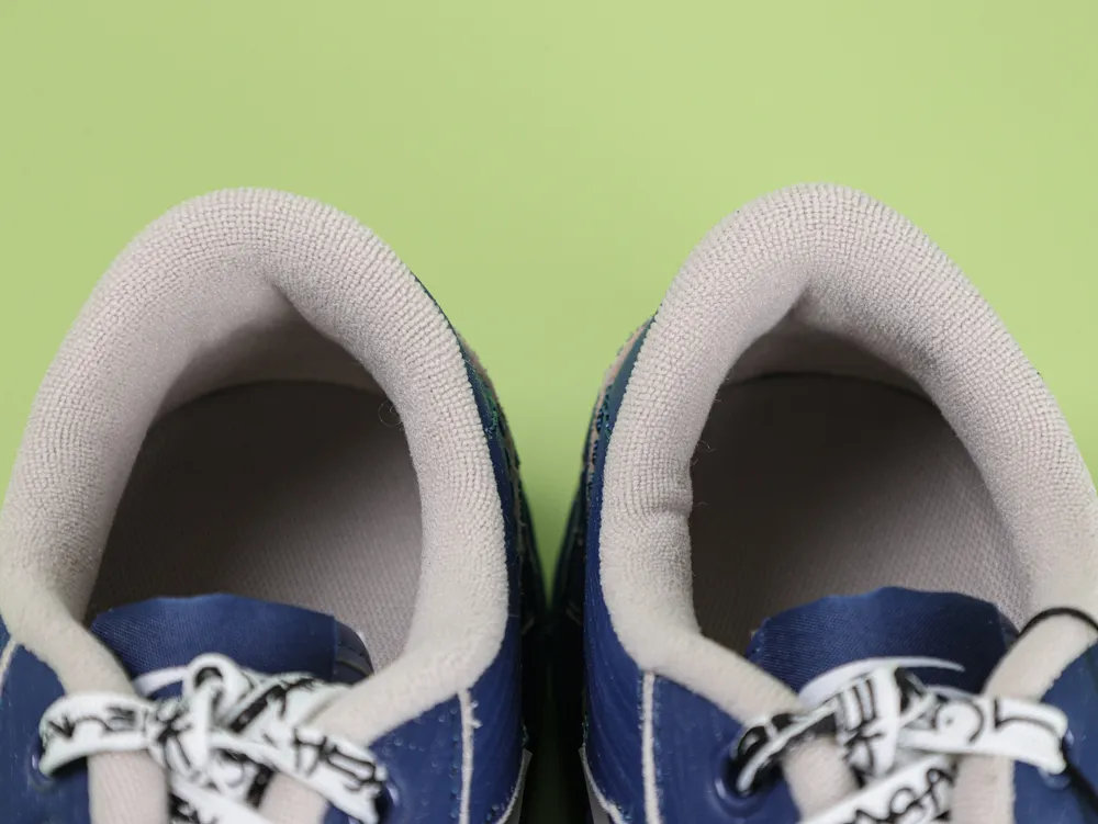 Balenciaga Hamptons Medium Worn-Out Sneaker Blue - Image 2