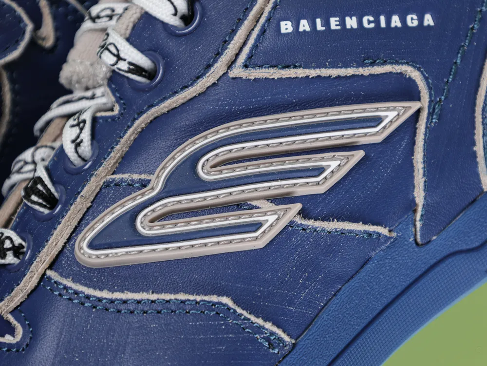 Balenciaga Hamptons Medium Worn-Out Sneaker Blue - Image 11