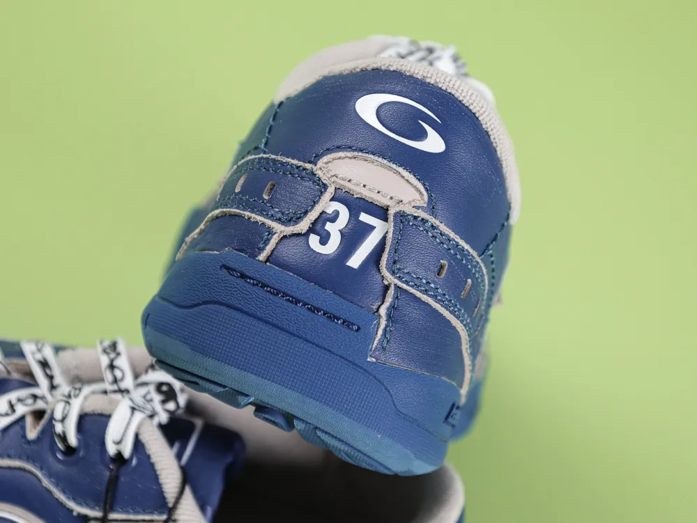 Balenciaga Hamptons Medium Worn-Out Sneaker Blue - Image 4