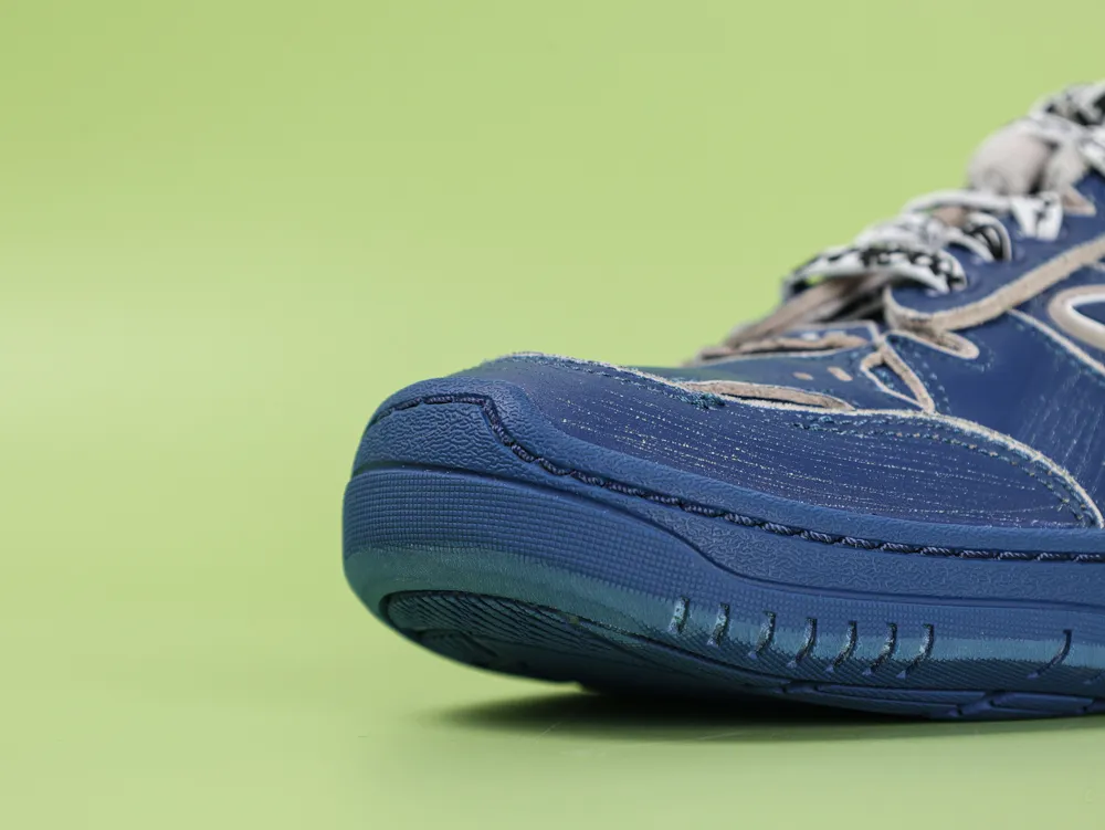 Balenciaga Hamptons Medium Worn-Out Sneaker Blue - Image 5