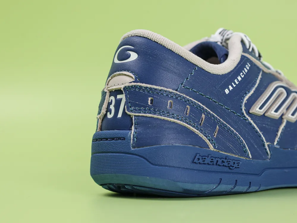 Balenciaga Hamptons Medium Worn-Out Sneaker Blue - Image 6