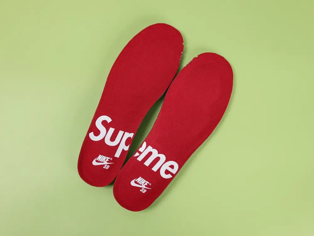 SB Dunk Low Supreme 94 Ink - Image 4