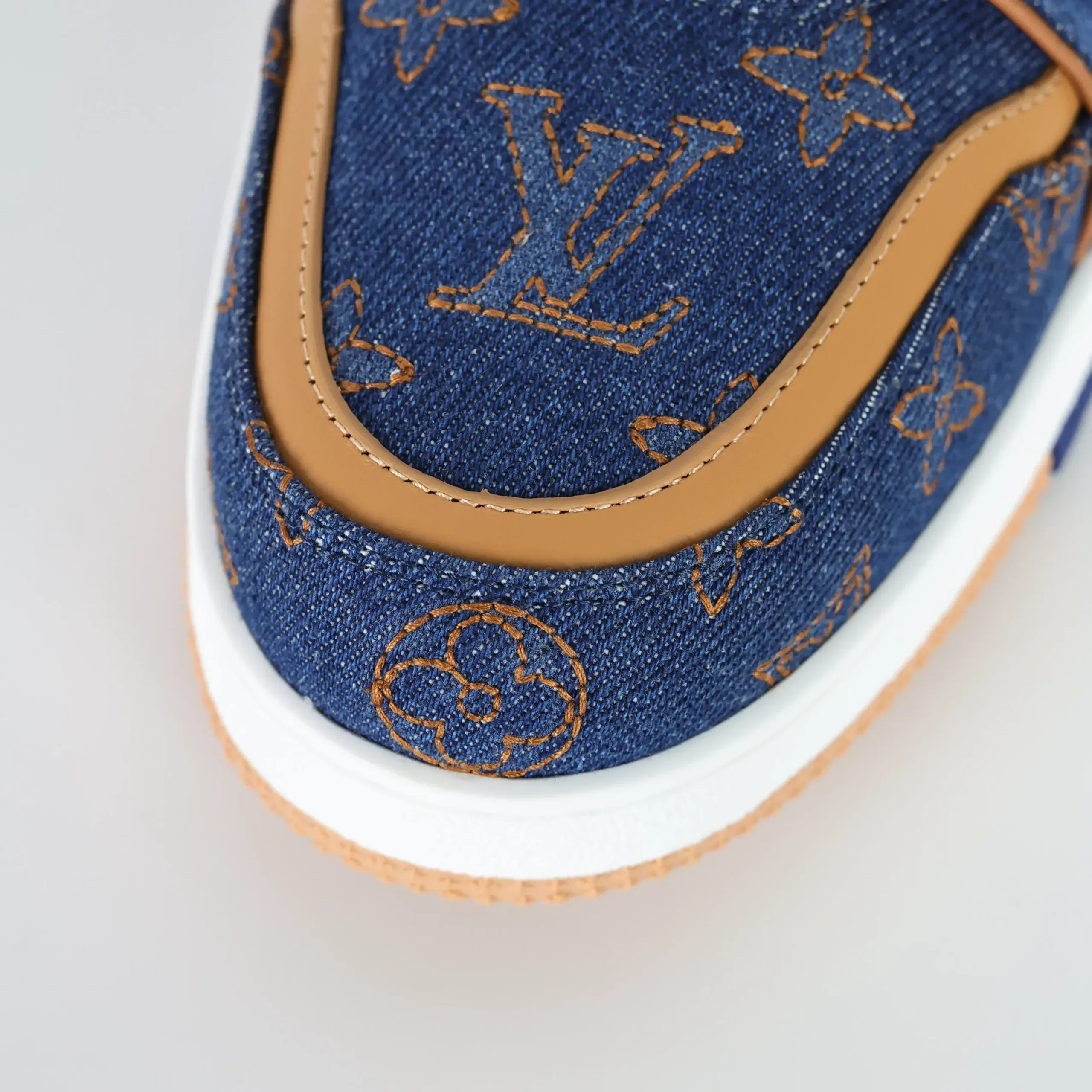 Sneaker Skate Shoes In Blue Calfskin And Denim With Embroidered Letters - Image 11