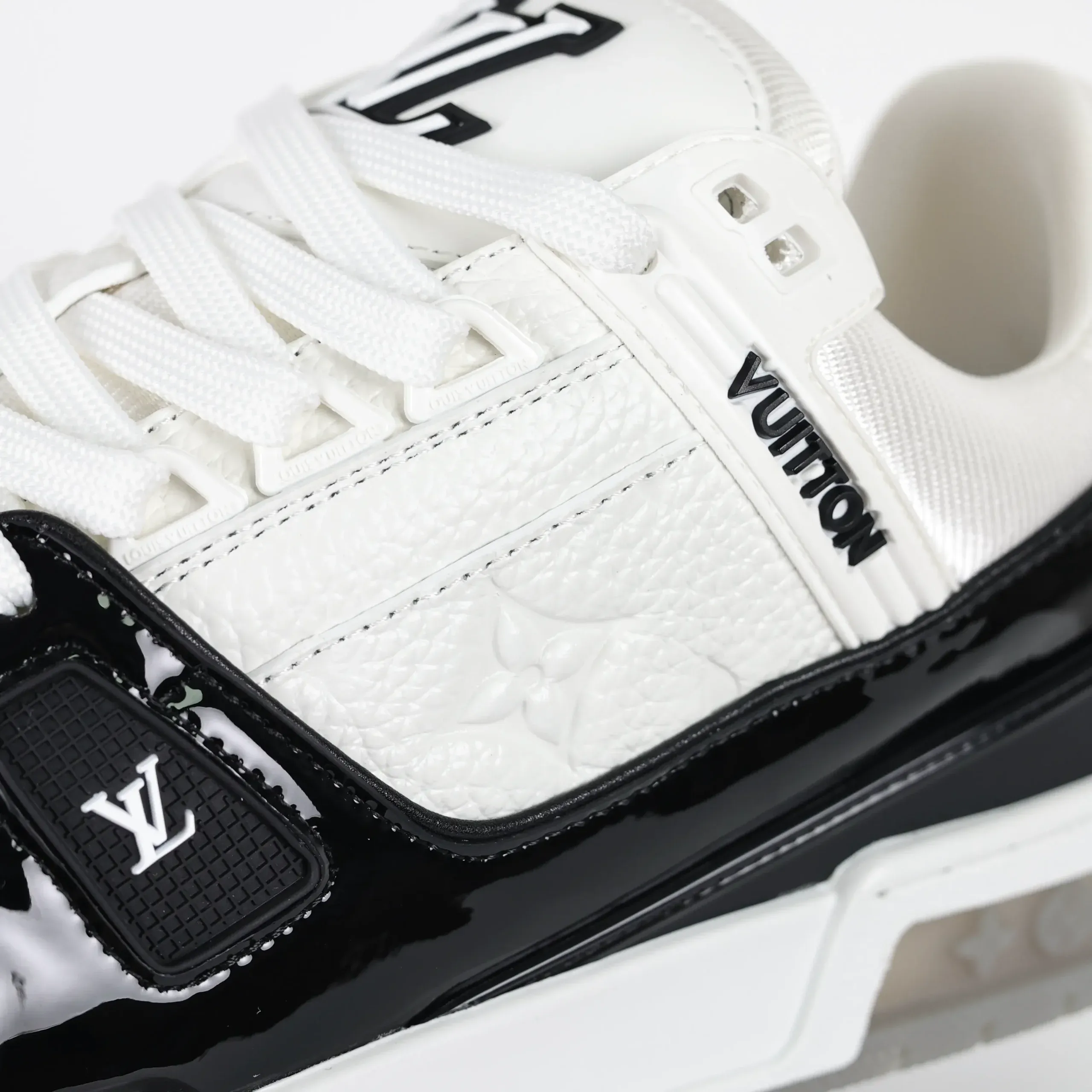 Trainer Monogram Sneakers In White Grained Calfskin And Black Patent Leather - Image 10