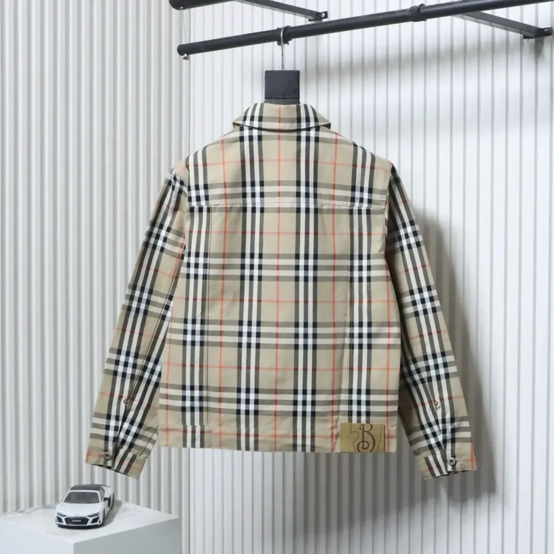 Checkered Jacket With Two Pockets - Image 2