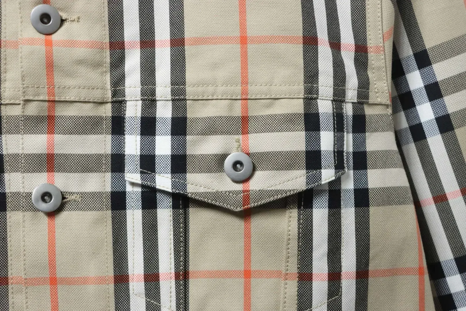 Checkered Jacket With Two Pockets - Image 5