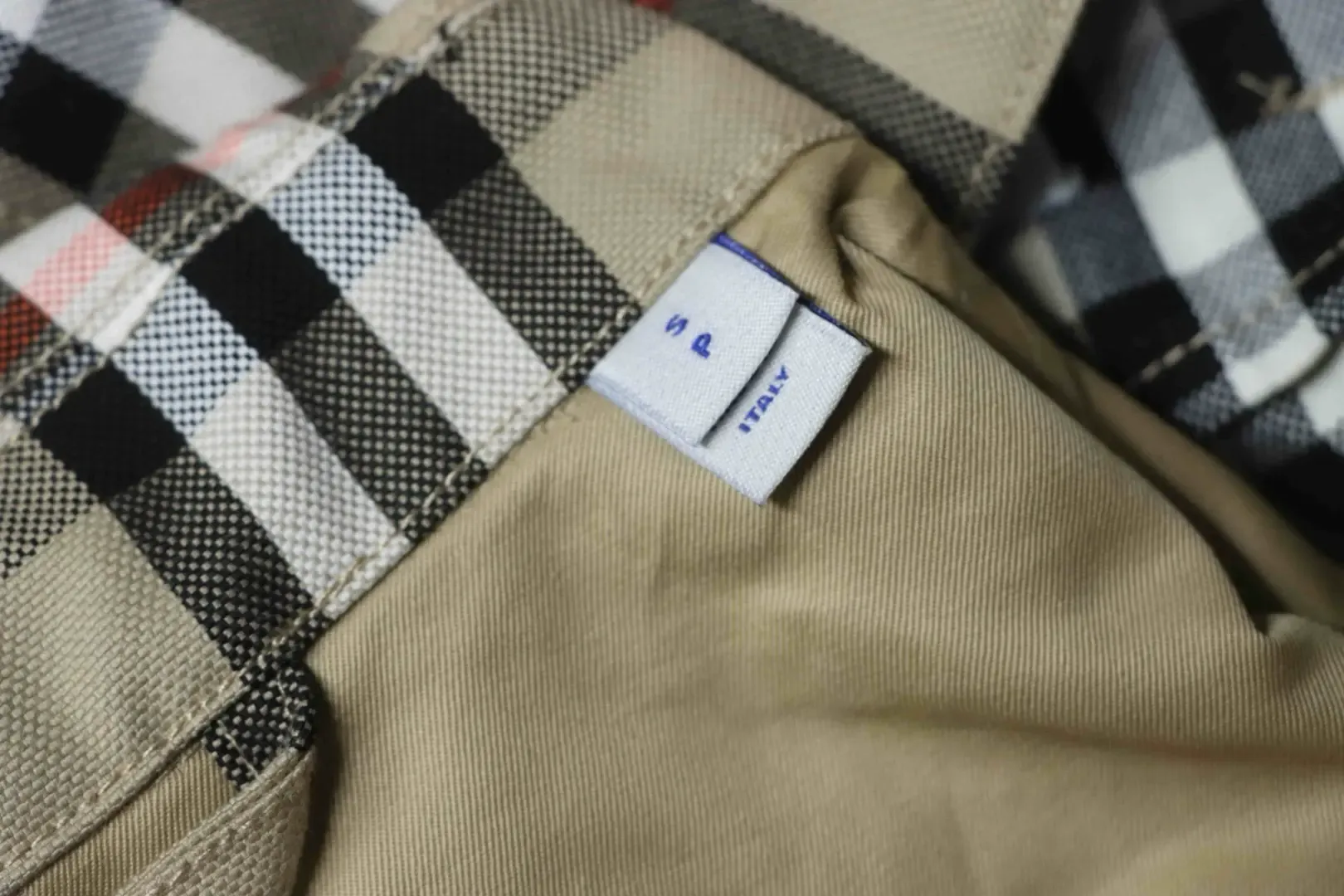 Checkered Jacket With Two Pockets - Image 6