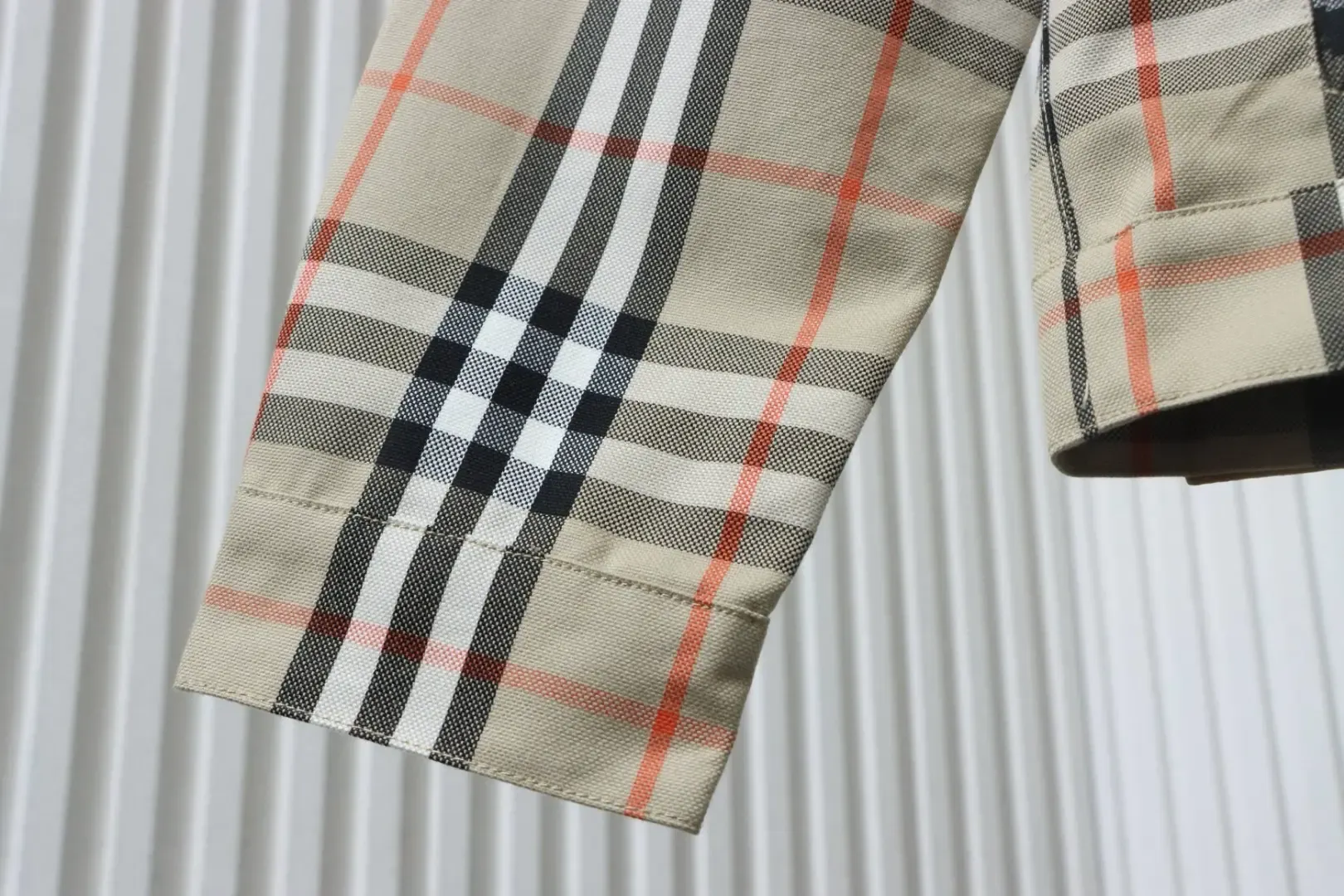 Checkered Jacket With Two Pockets - Image 7