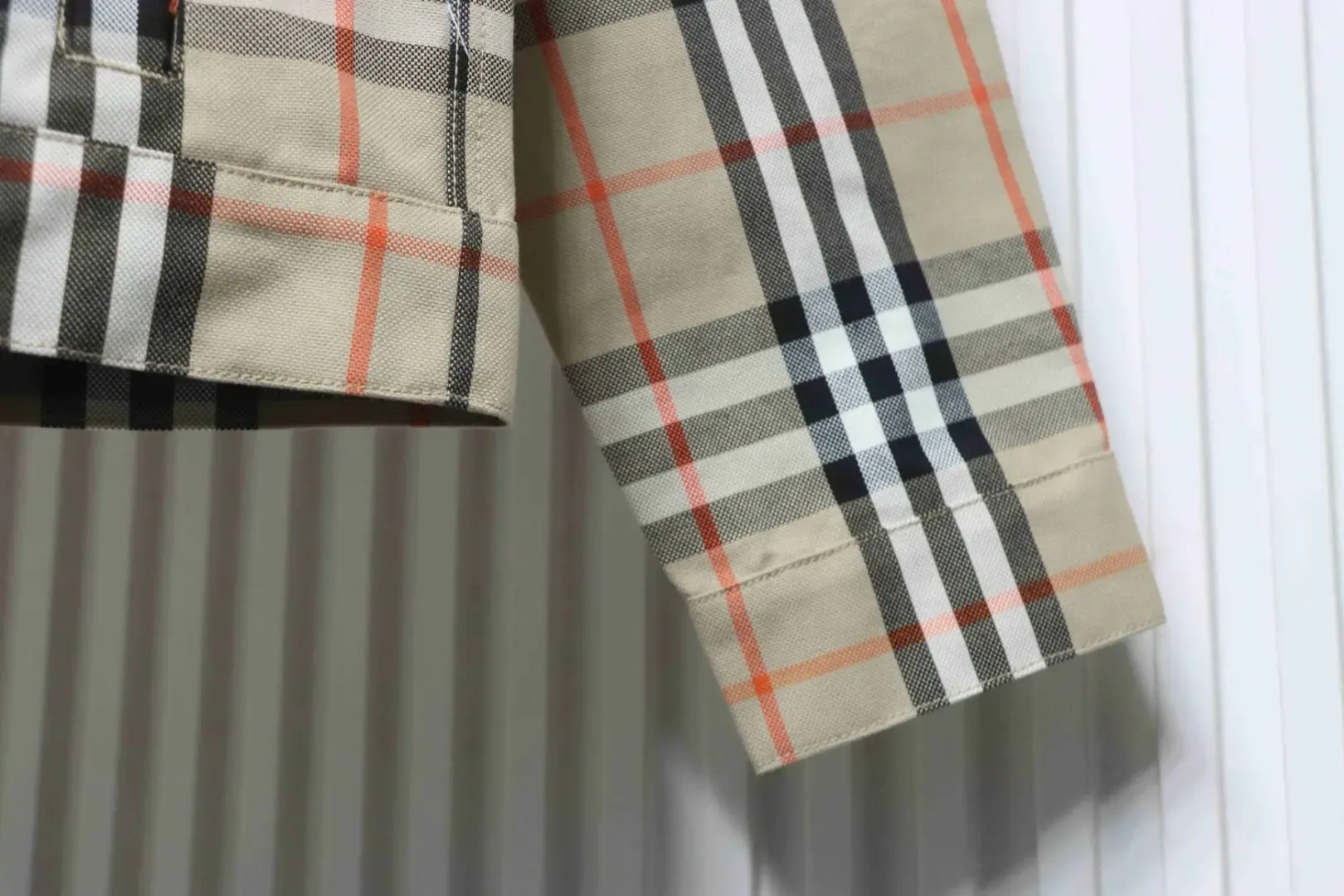 Checkered Jacket With Two Pockets - Image 8