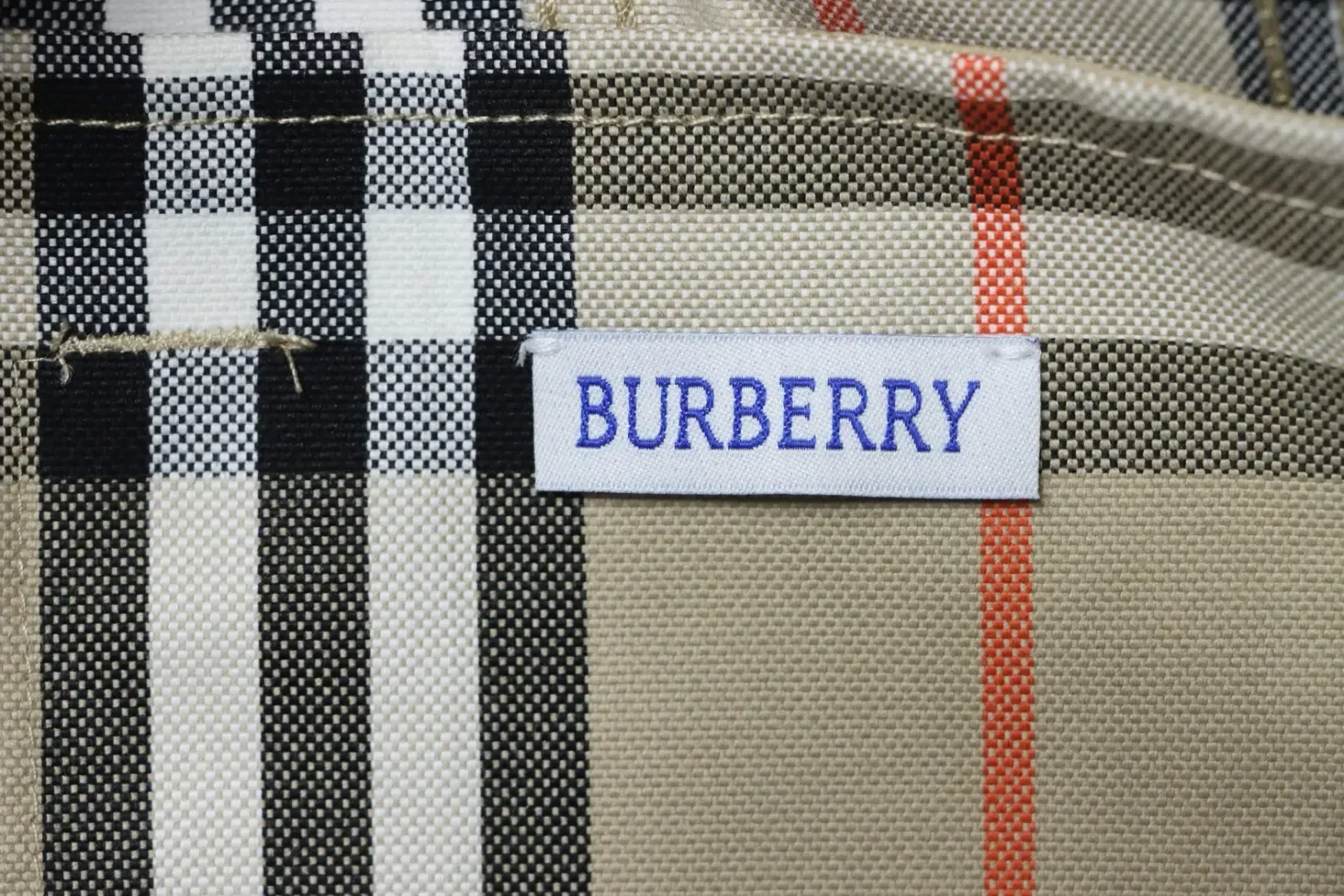 Checkered Jacket With Two Pockets - Image 9