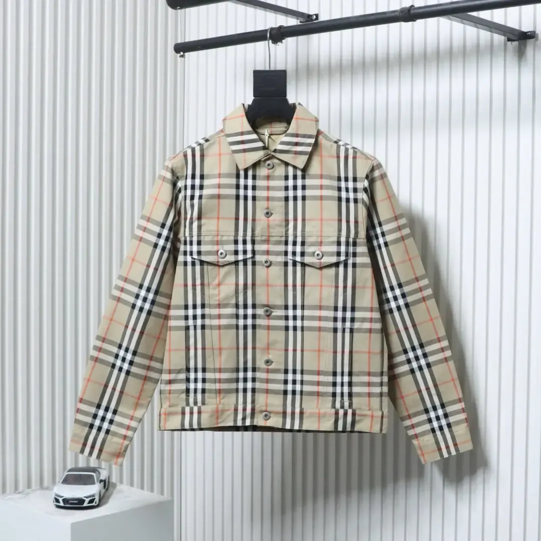 Checkered Jacket With Two Pockets