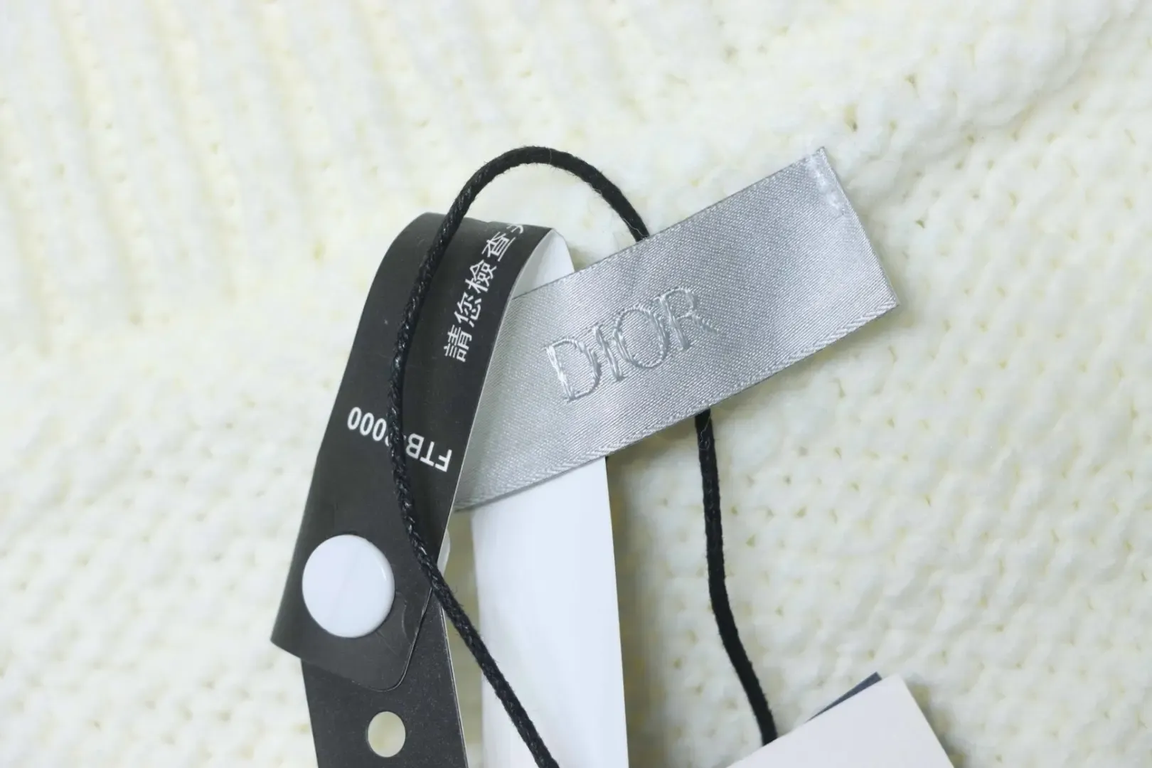 Embroidered Sweater With Dinosaur Chair Motif And Round Neckline - Image 11