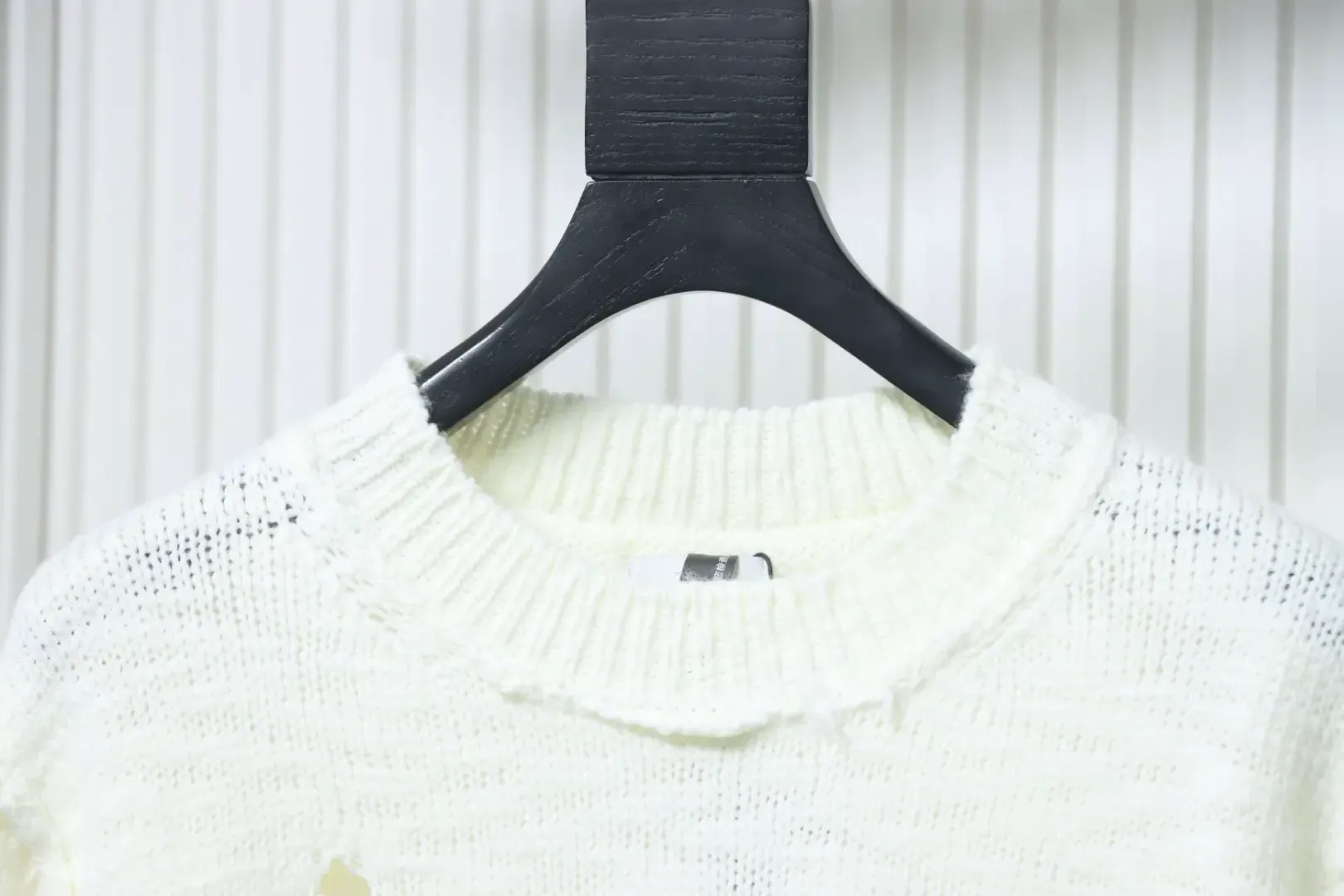 Embroidered Sweater With Dinosaur Chair Motif And Round Neckline - Image 3