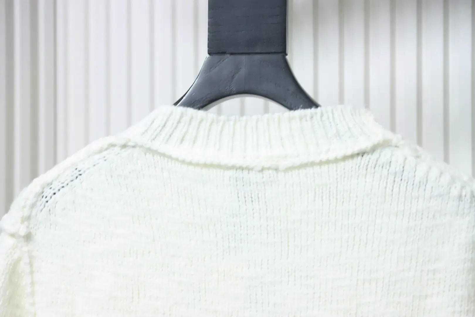 Embroidered Sweater With Dinosaur Chair Motif And Round Neckline - Image 4